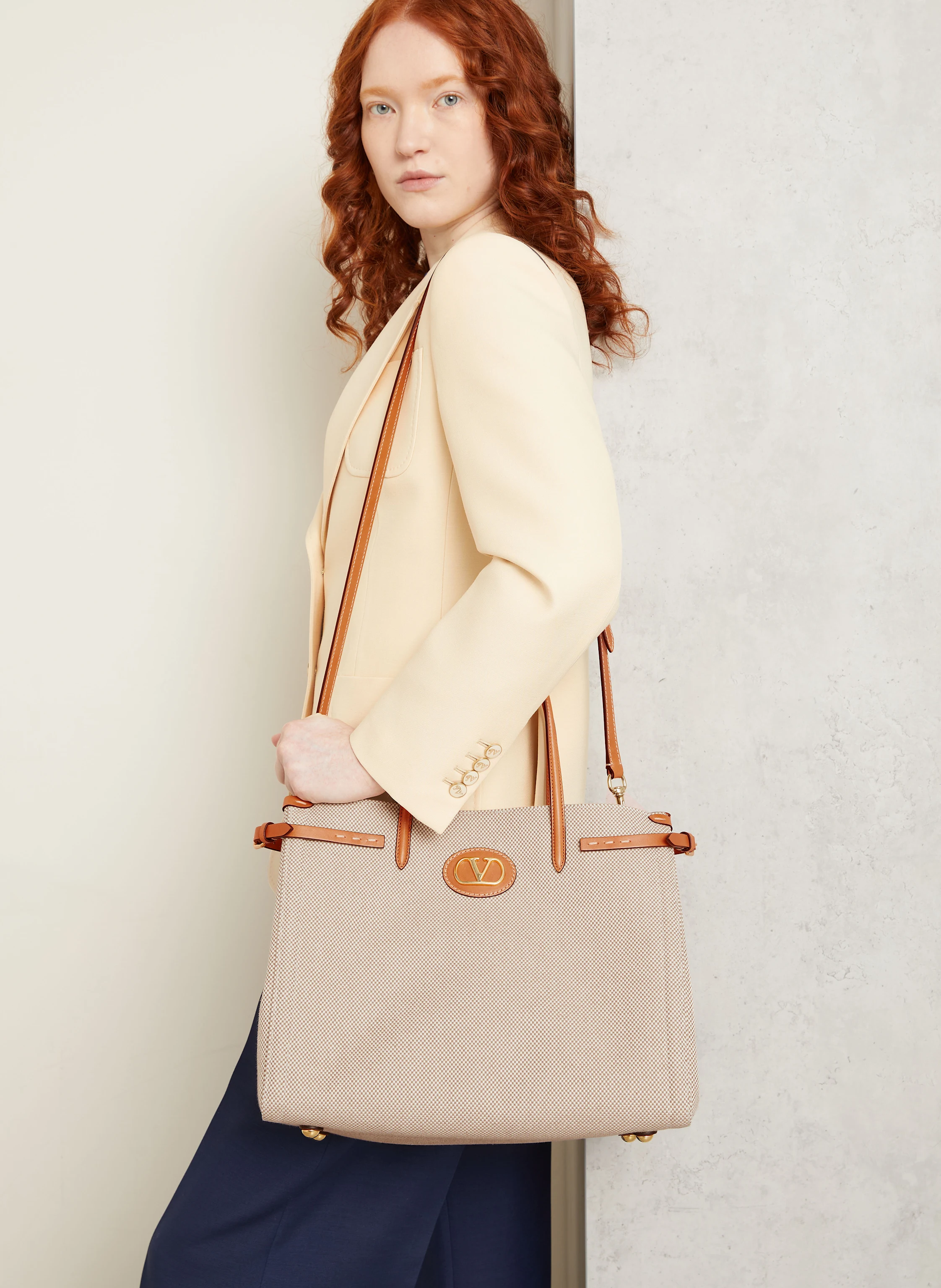 VALENTINO GARAVANI Handtasche ANTIBES MEDIUM