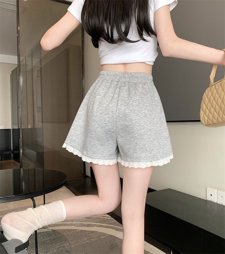 Cloud Nine - Hoge taille, effen kanten shorts