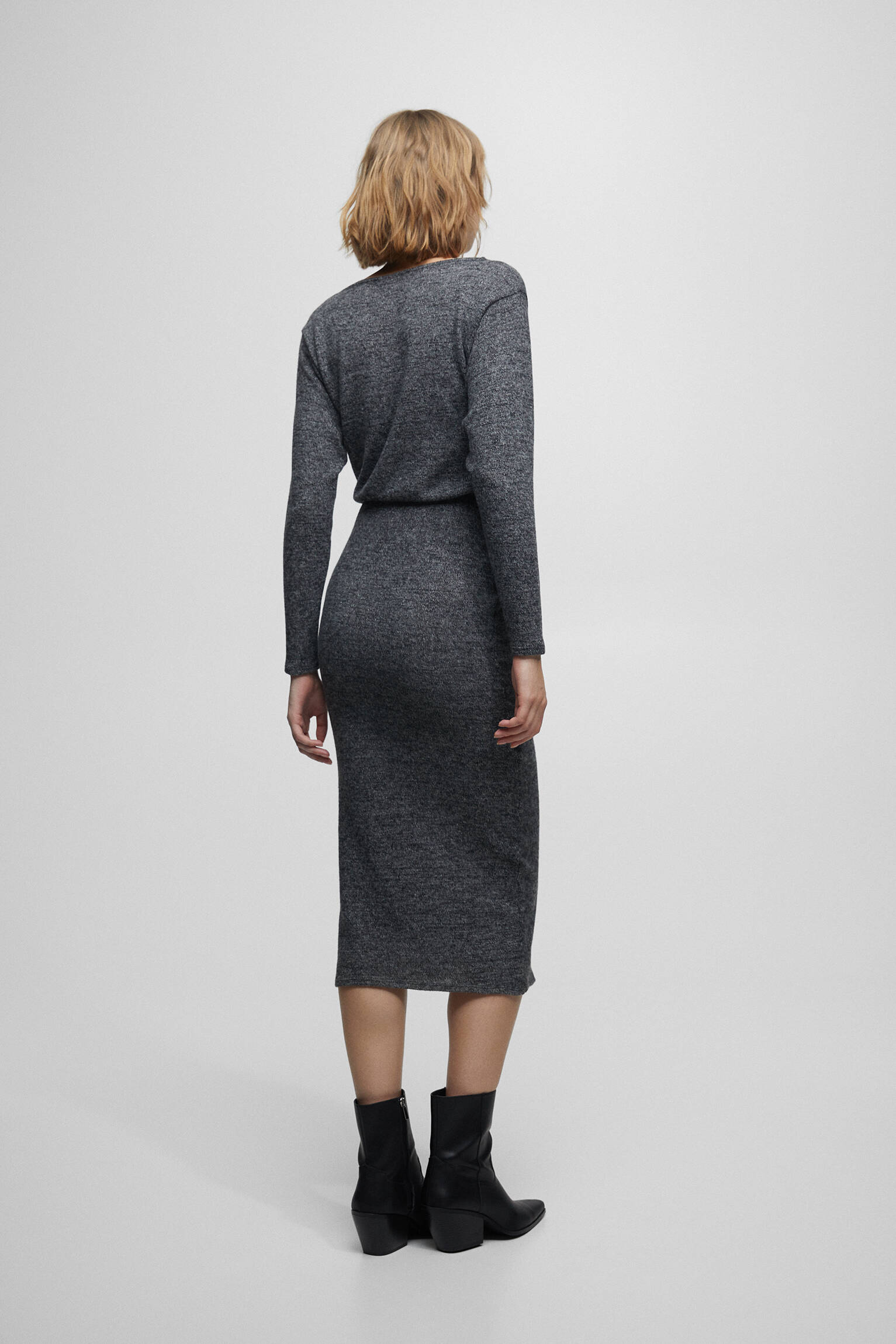 VESTIDO MIDI DE MALHA MACIA - CINZA