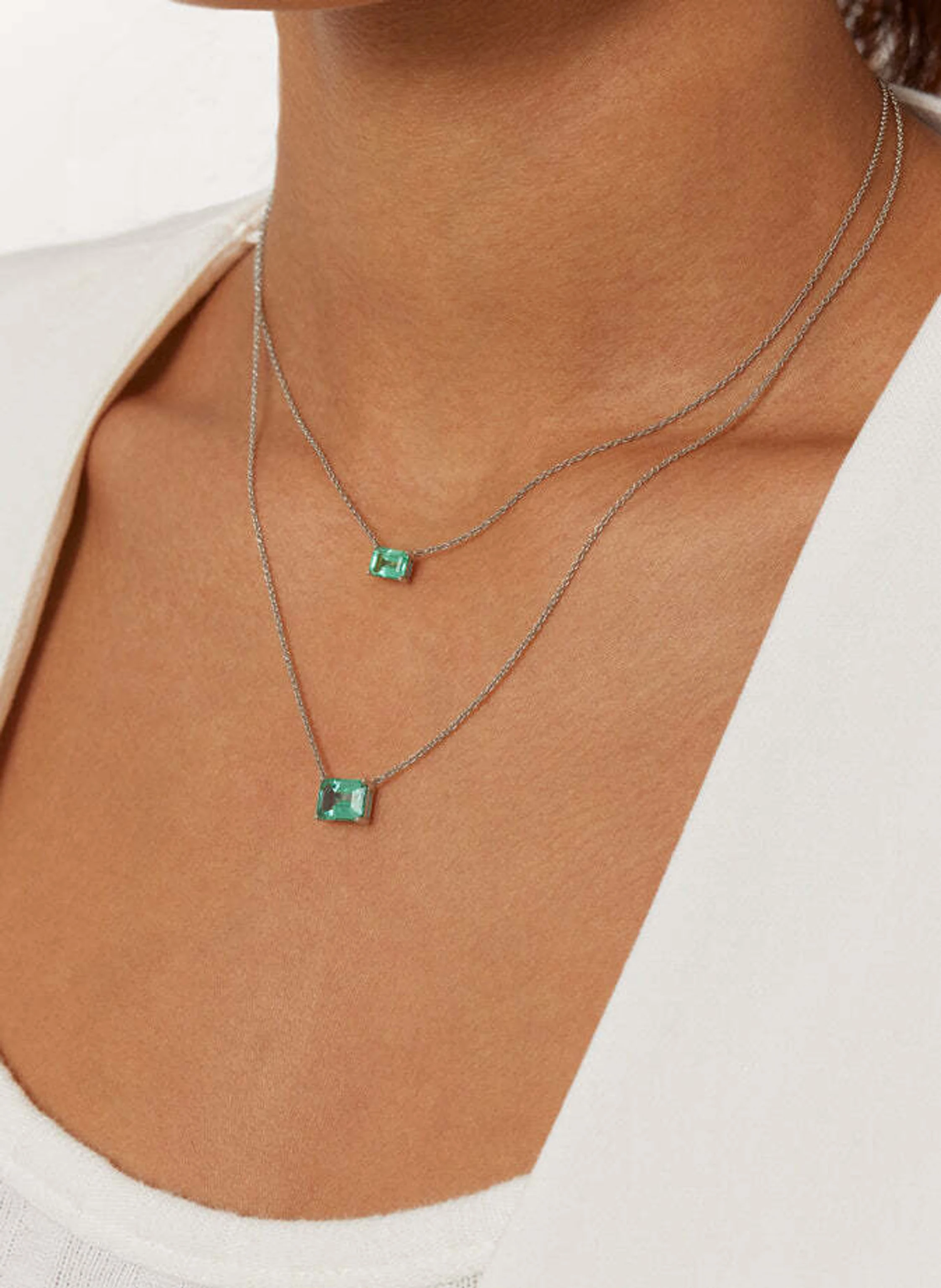 VEYNOU Halskette EDEN aus 14 Karat Weißgold und 2,0ct. lab-grown Smaragd