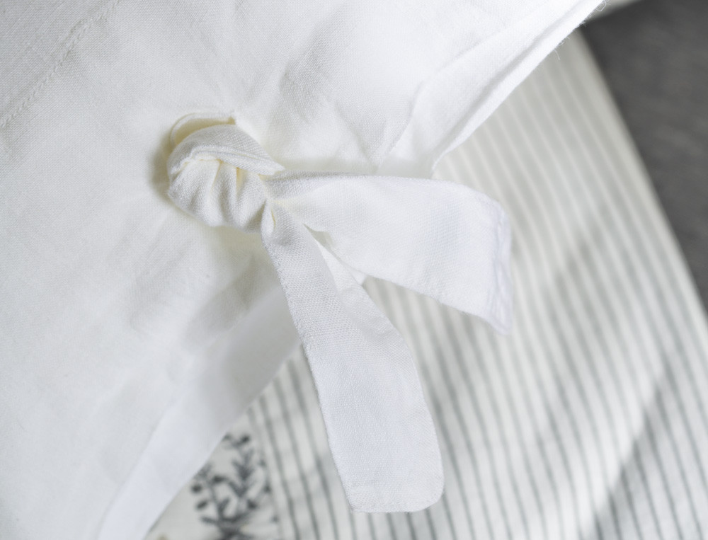 Housse de coussin blanche-Histoire d'ailes