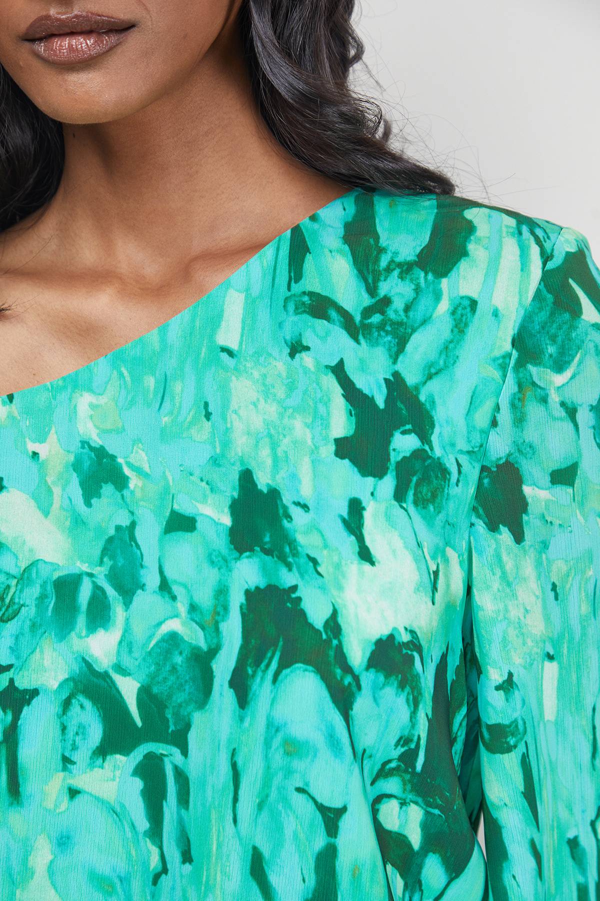 Warehouse Robe Asymétrique en Mousseline Plissée à Taille Basse