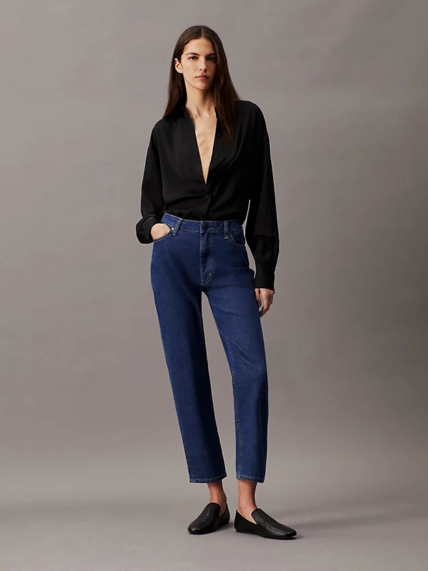 Calça jeans de cintura alta e corte afunilado