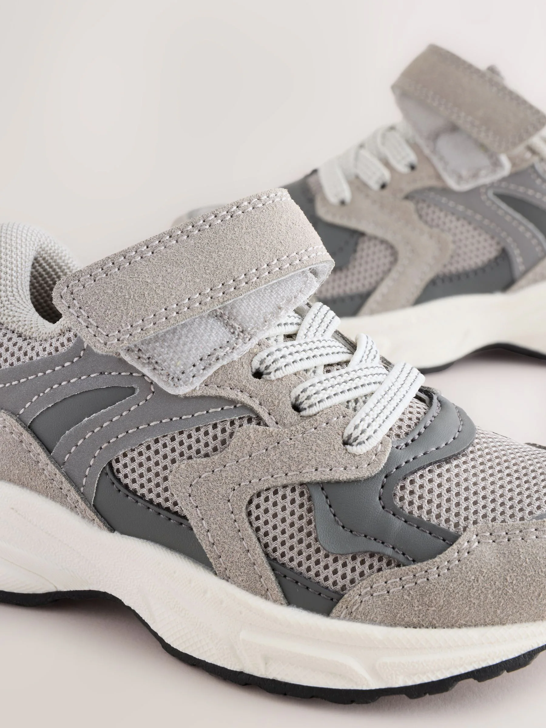 Grijs - Sneakers met klittenbandsluiting en elastische veters