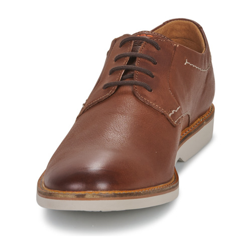 Clarks - ATTICUS LTLACE - Marron