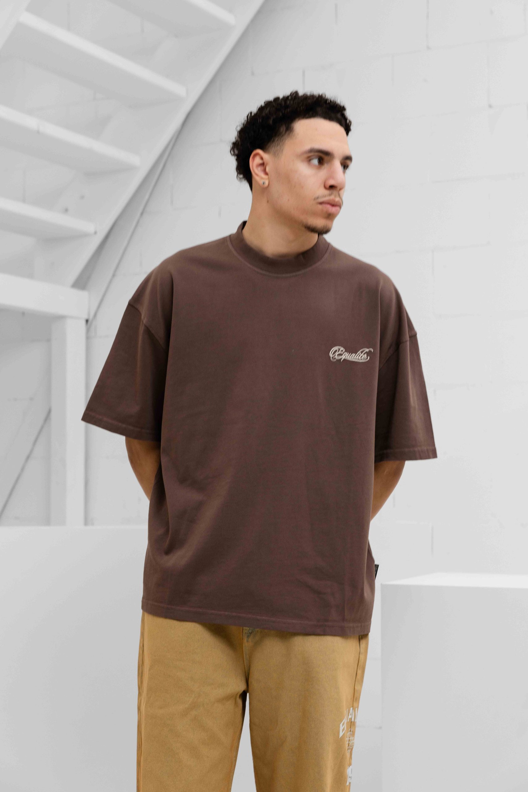 Equalité Yuki Boxy T-Shirt Heren Bruin
