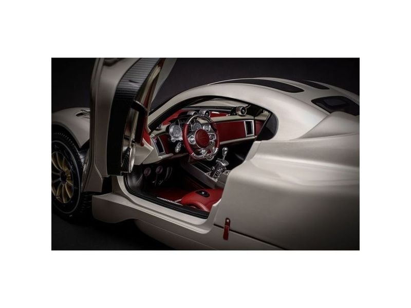 Pocher Bausatz Pocher Pagani Utopia Coupé 1:8 Spitzenmodell Pocher Pagani Utopia Coupé