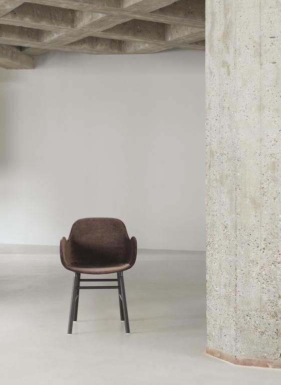 Normann Copenhagen Form armchair stoel gestoffeerd staal Ultra Leather Brandy