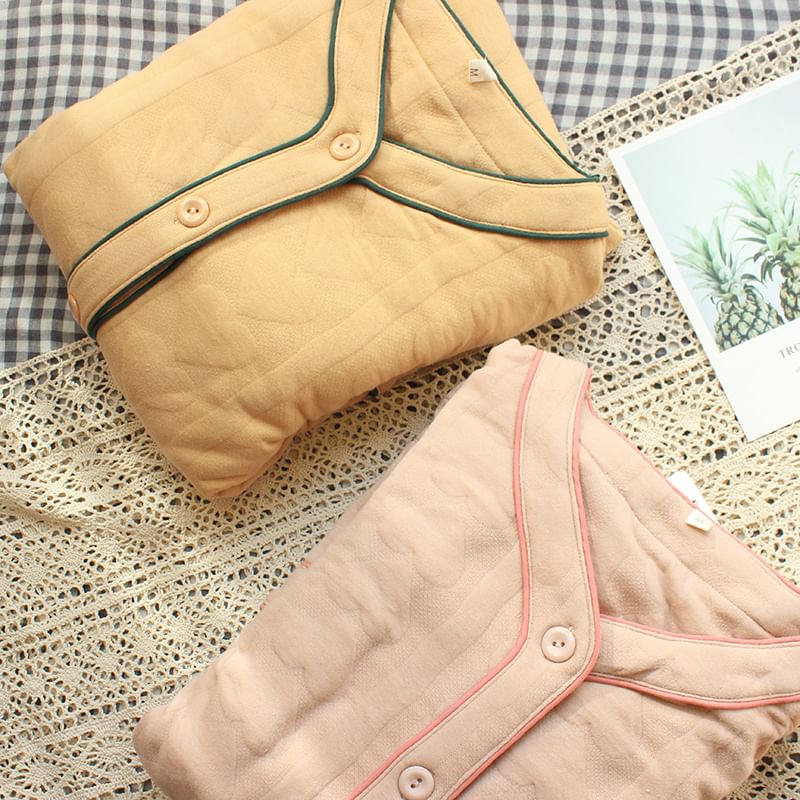 Dogini - Pyjamaset: Top met lange mouwen, V-hals, contrasterende rand en knoopjes + elastische tailleband, effen broek met rechte pijpen