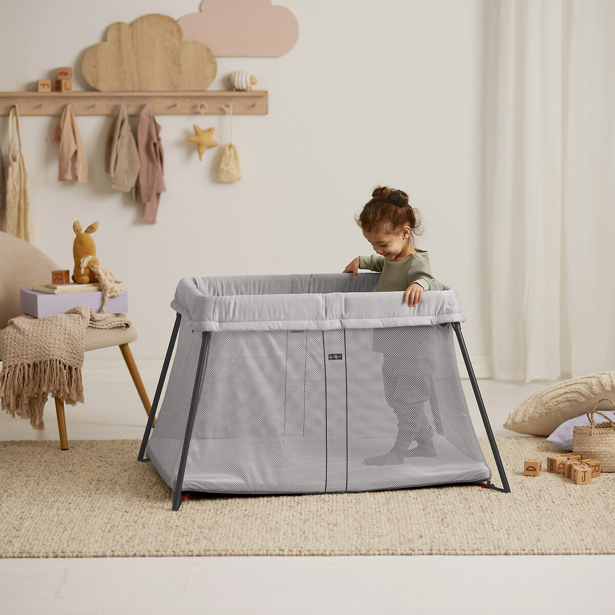 BABYBJORN<br>Conjunto de berço de viagem leve com lençol de elástico