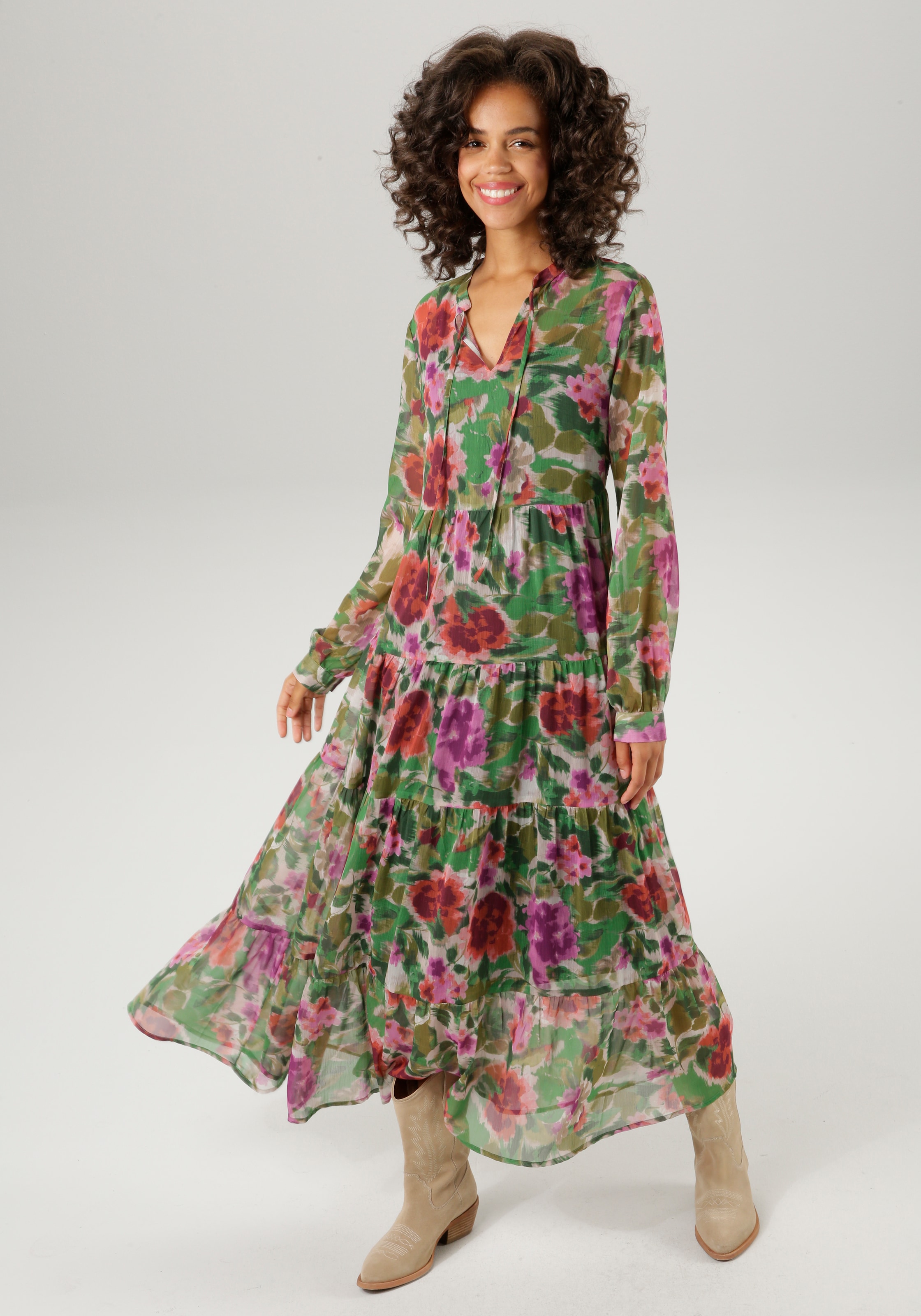 Aniston CASUAL Maxikleid mit Jersey-Unterkleid,  mit farbharmonischem Blumendruck im Batik-Look