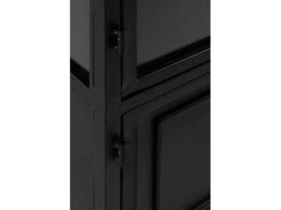 Vitrine avec portes et côtés en verre et structure en métal noir