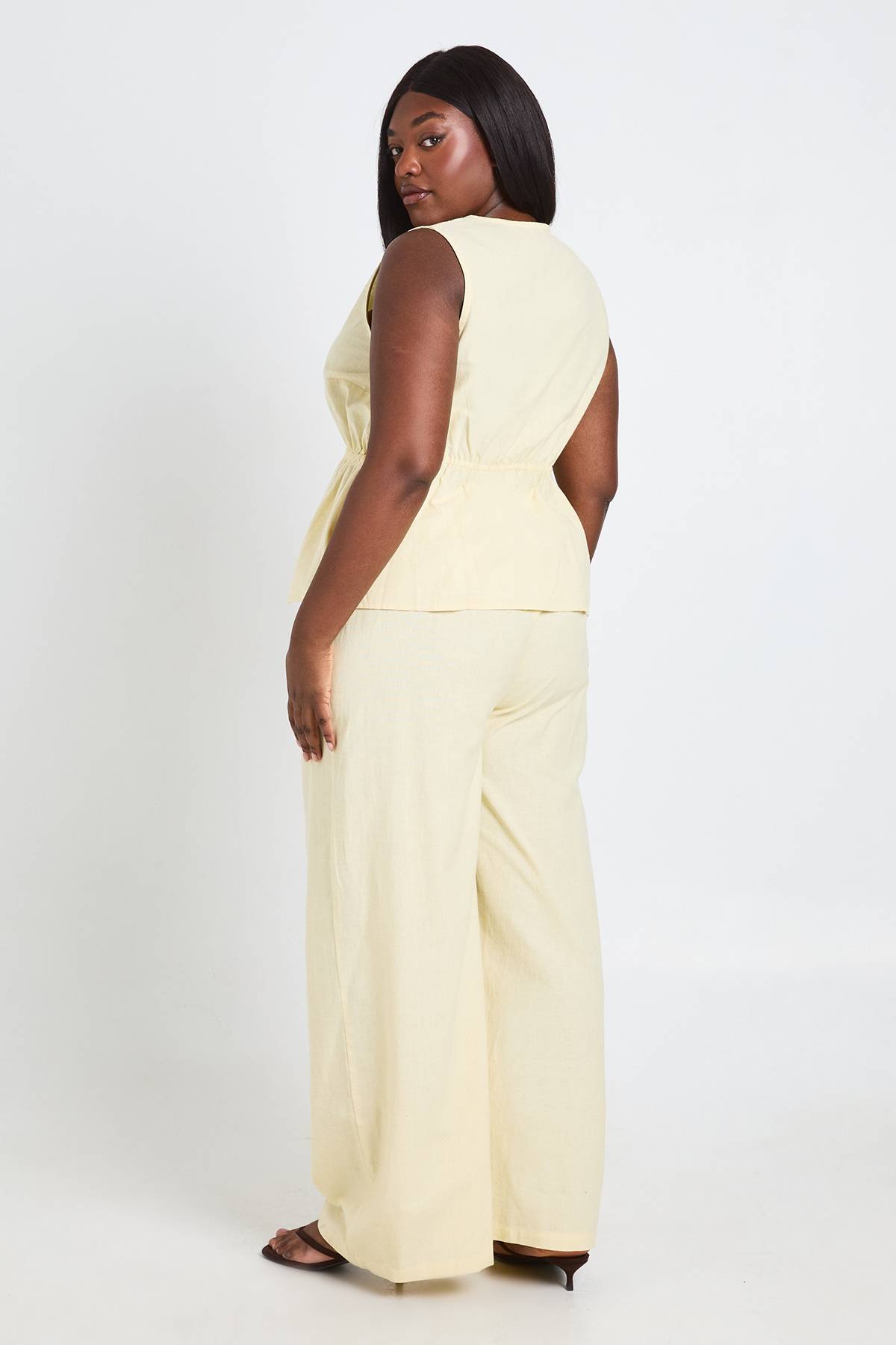 boohoo Ensemble Coordonné Grande Taille Top Long À Nouer Devant Et Pantalon En Lin