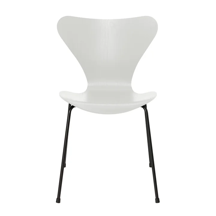Fritz Hansen - Serie 7 Stuhl, schwarz / Esche weiss gefärbt
