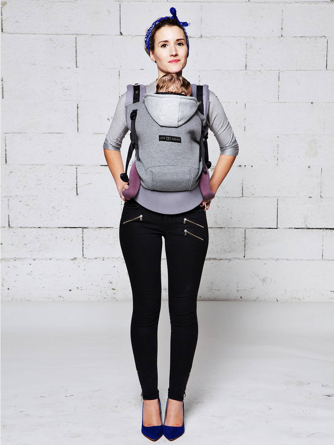 Mochila com capuz + Encosto de cabeça e assento elevatório LOVE RADIUS em cinza escuro liso