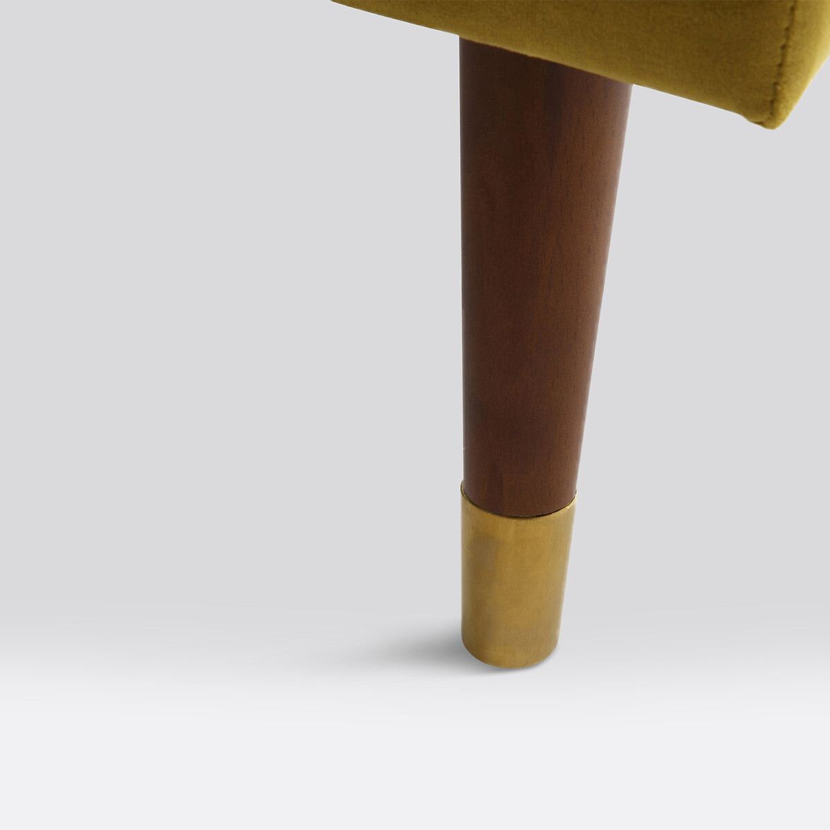 LA REDOUTE INTERIEURS<br>Puff de veludo (Y)