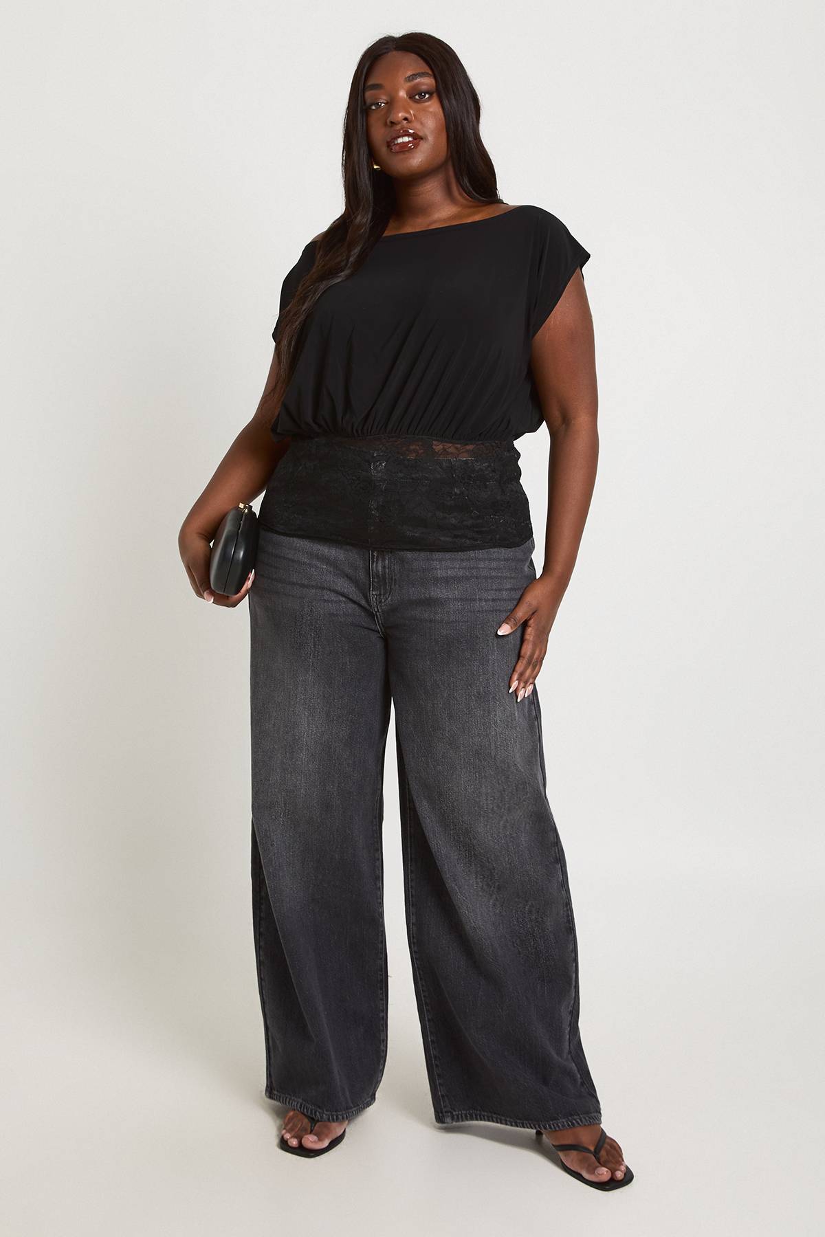 boohoo Haut Blouson Grande Taille À Épaules Dénudées Avec Empiècement En Dentelle