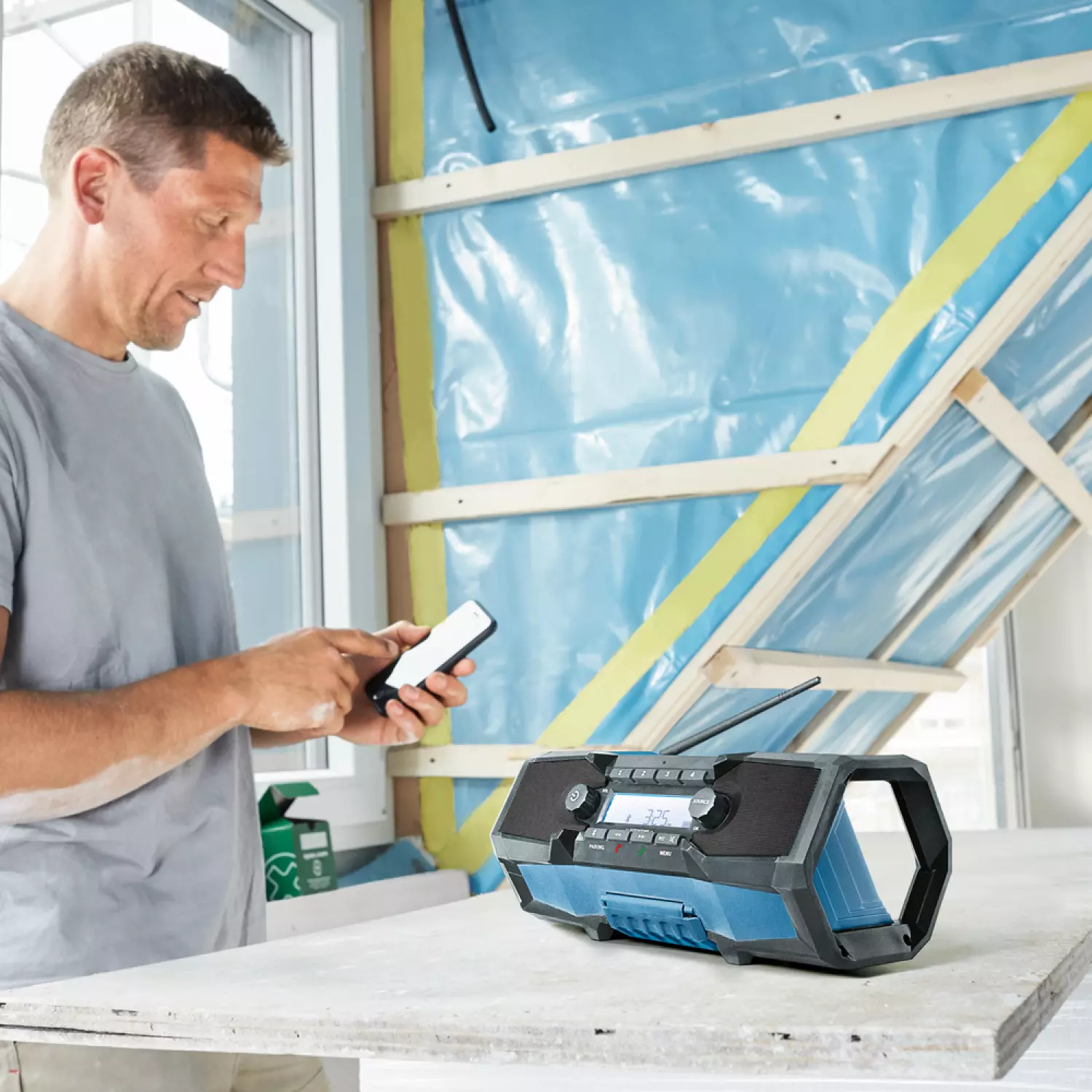 Bosch GPB 18V-2 C 18V Li-ion Accu bouwradio - FM, Bluetooth, AUX - werkt op netstroom & accu