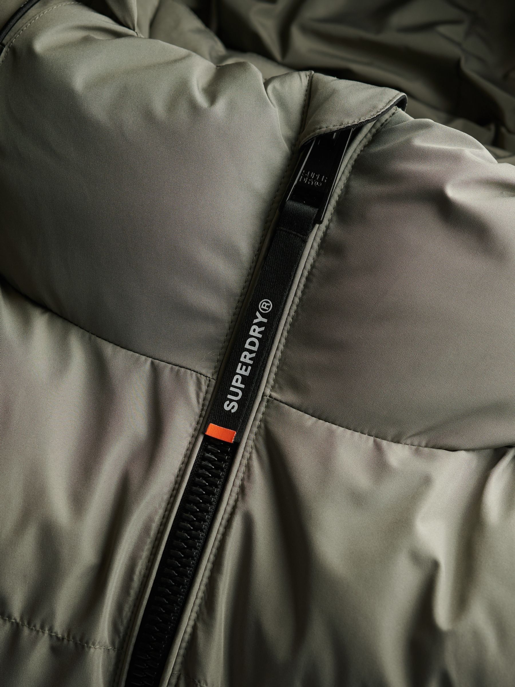 Licht kakigroen - Superdry - Gewatteerd sportjack met capuchon
