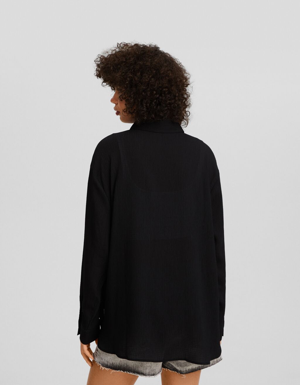 Camisa de crepe oversized de manga comprida