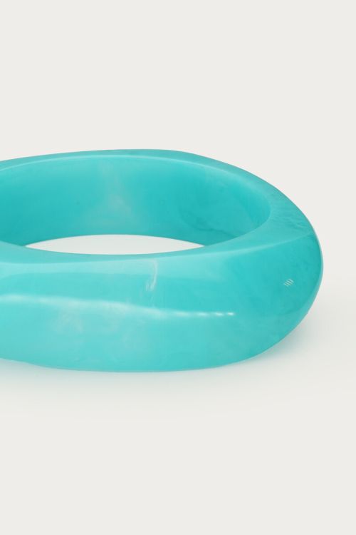 Blauwe resin bangle