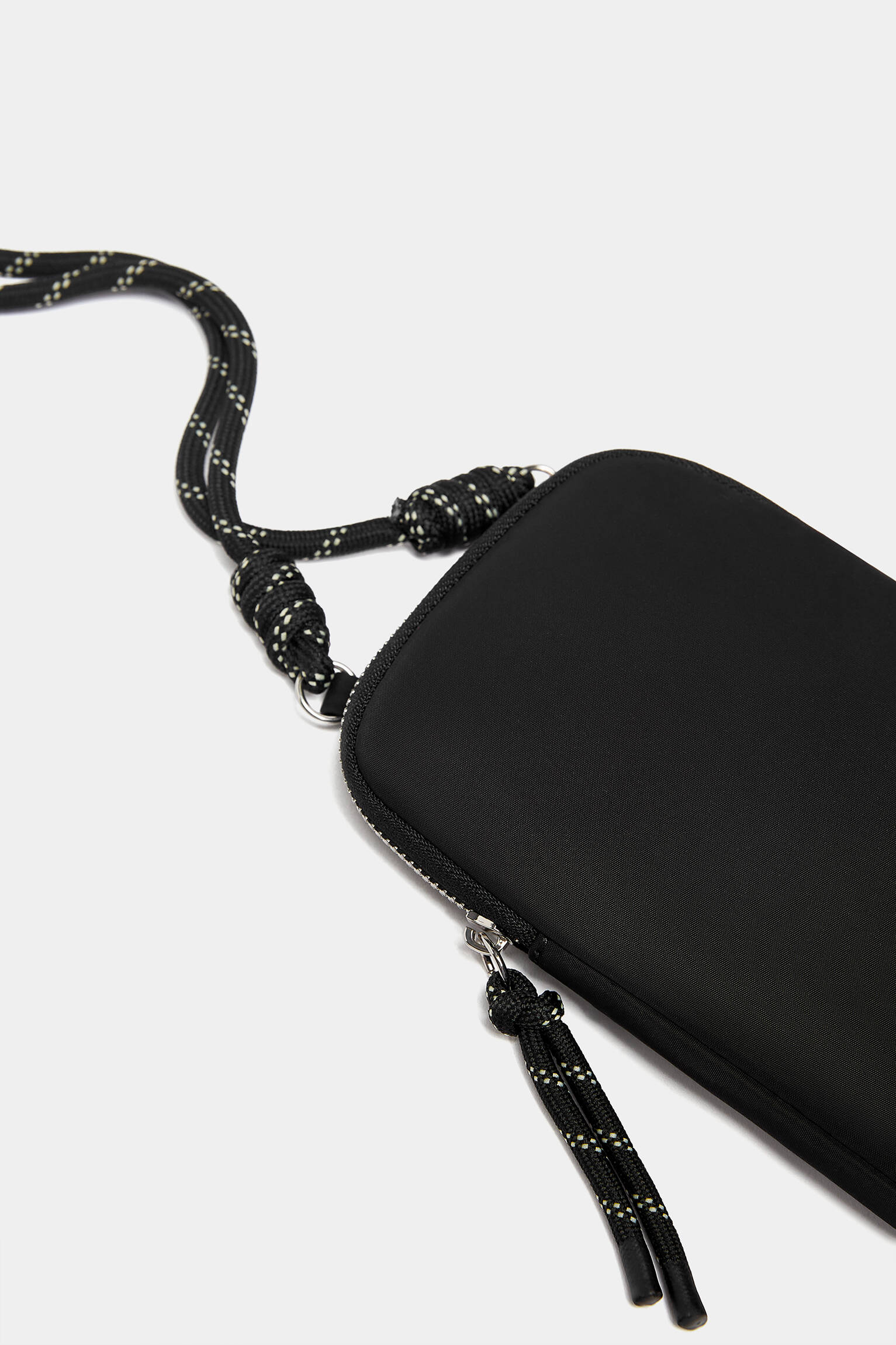SUPORTE PARA CELULAR COM ZÍPER - PRETO