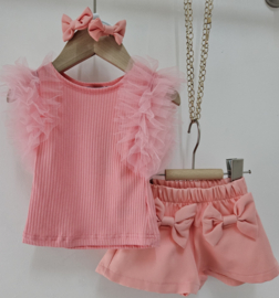 A bow & tule baby set
