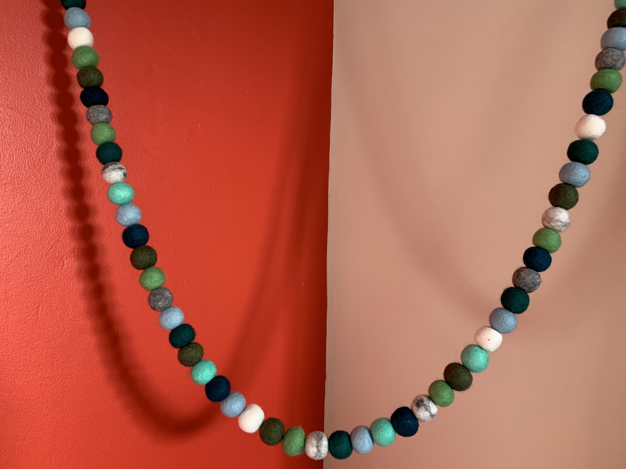 Girlande aus Wollfilzkugeln, Grüntöne, L ca 200 cm günstig bestellen
