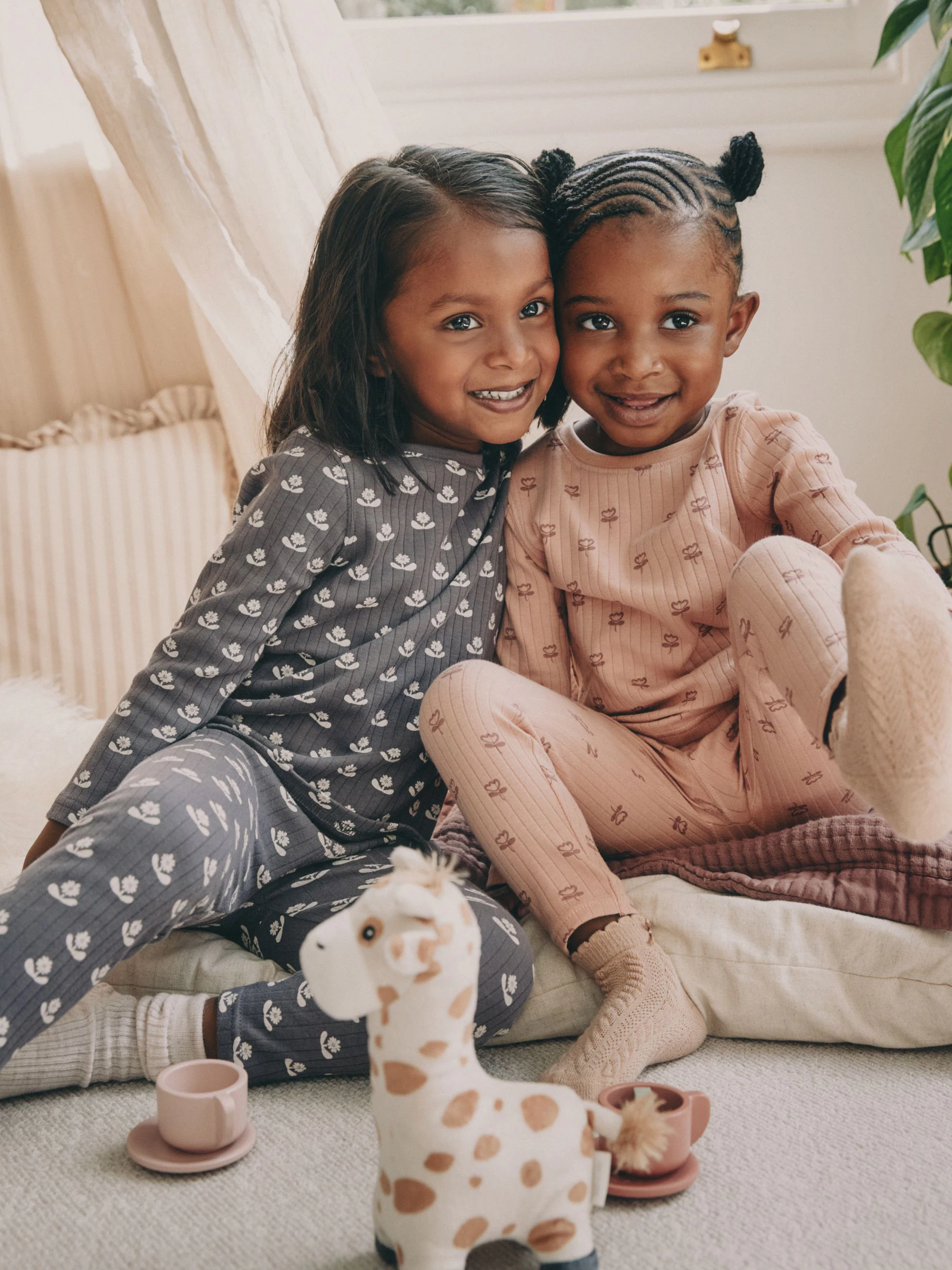 Fijne bloemenprint - Verpakking van 2 knusse pyjama's (9 mnd-12 jr)