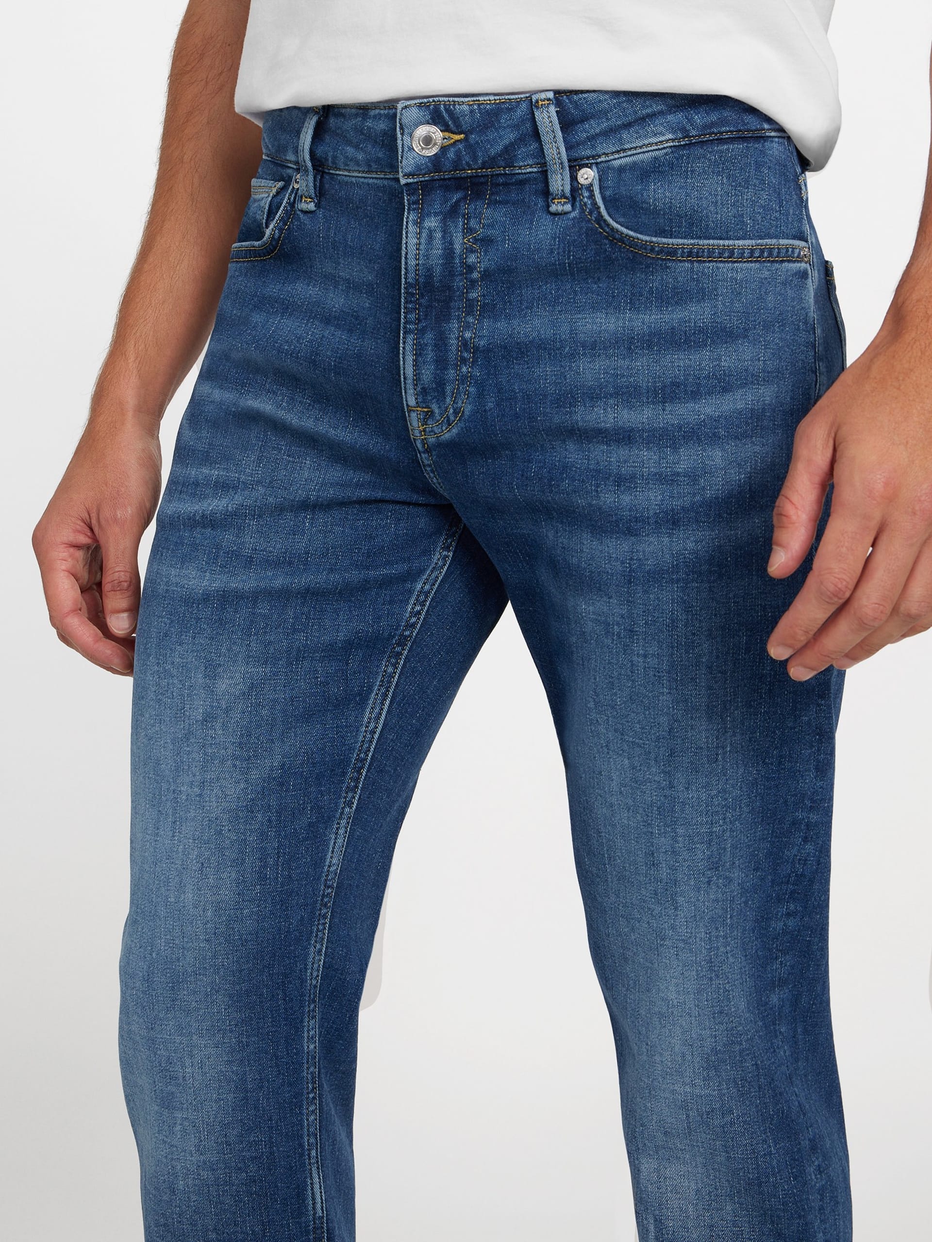 Calça jeans reta slim fit da Eco Angels