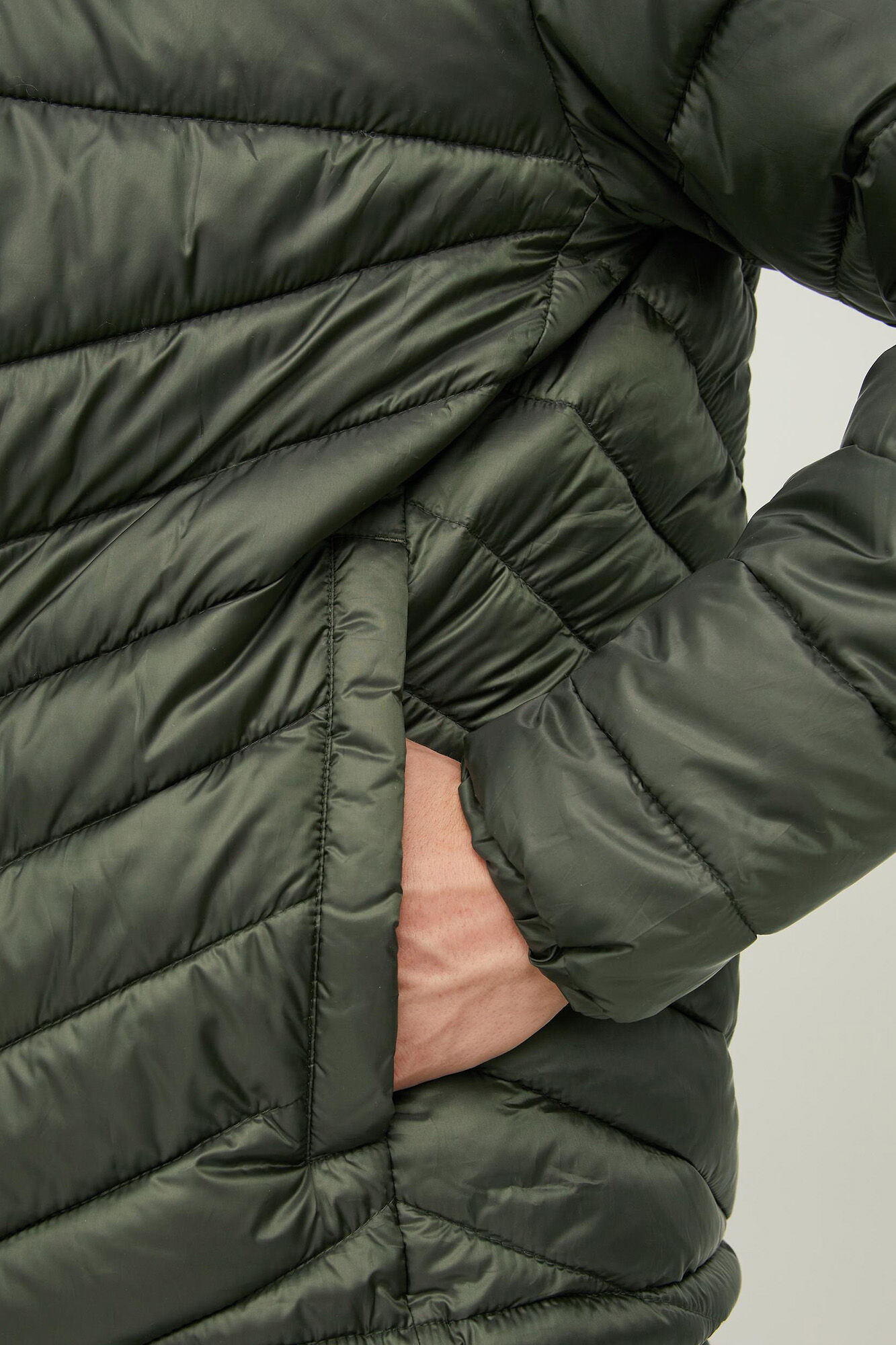 Jaqueta puffer com capuz