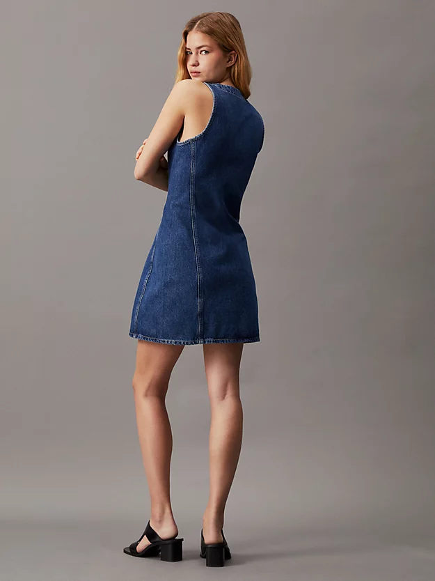 Vestido curto jeans com zíper frontal completo