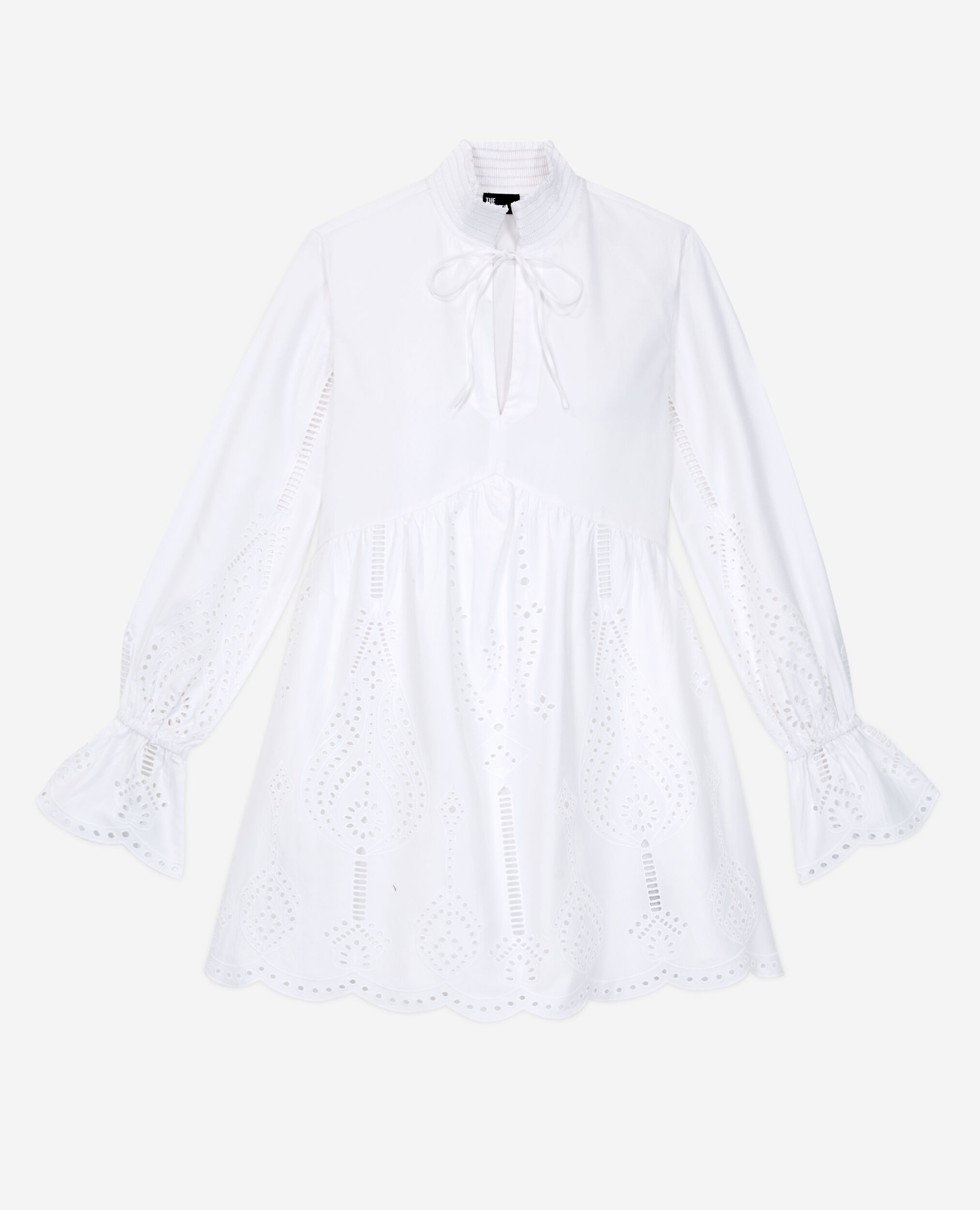 Robe courte blanche avec broderie Anglaise