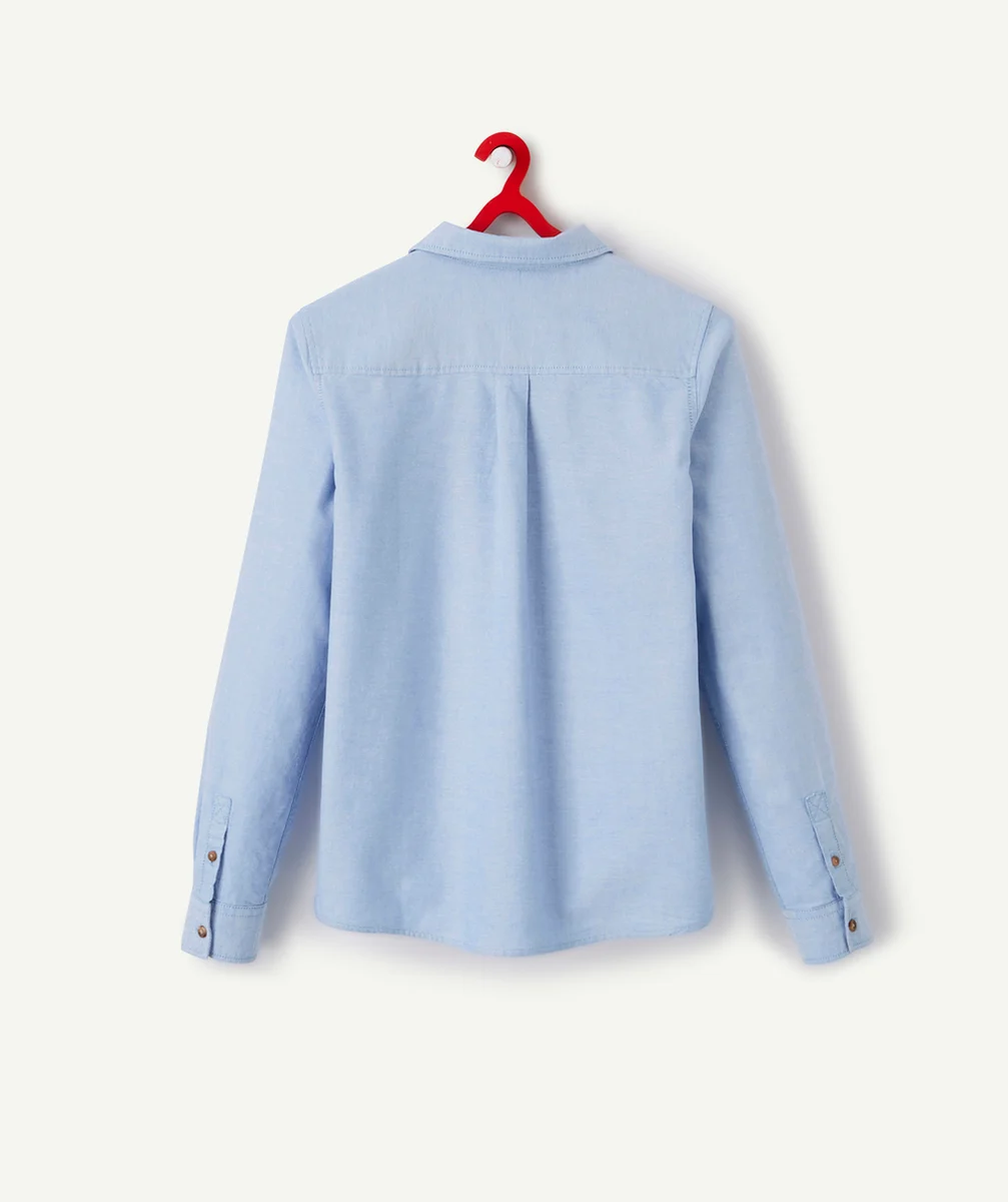 CHEMISE EN COTON BIO BLEU CLAIR AVEC BOUTONS GARÇON