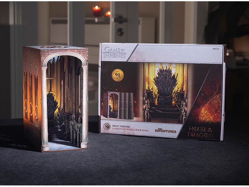 Revell Bausatz Iron Throne Dragon House Zauberhafte Miniaturwelt mit LED-Beleuchtung für Ihr Bücherregal