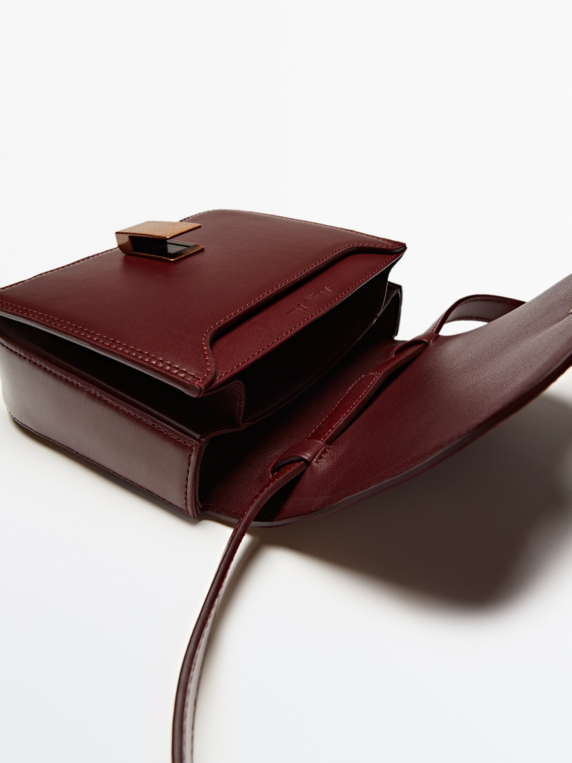 Bolsa transversal de couro com alça multifuncional - VINHO
