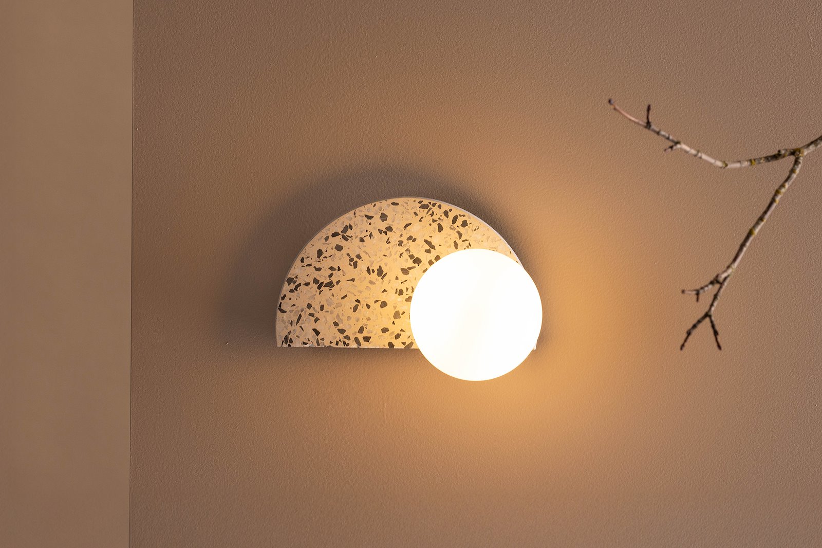 Abbeville vegglampe Vegglampe i Terazzo matriale