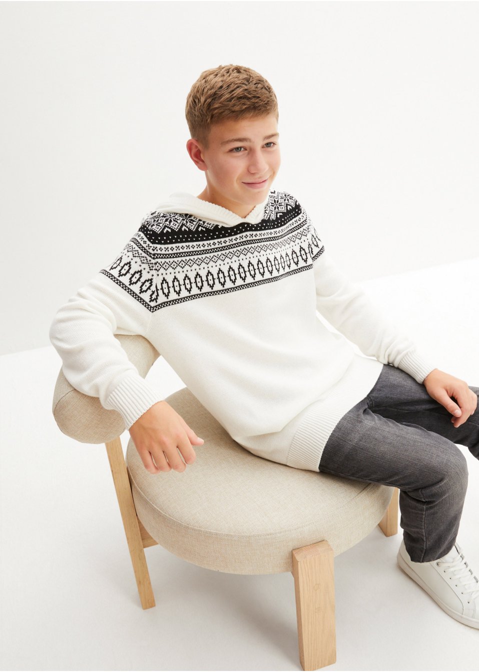Pull en maille garçon à capuche