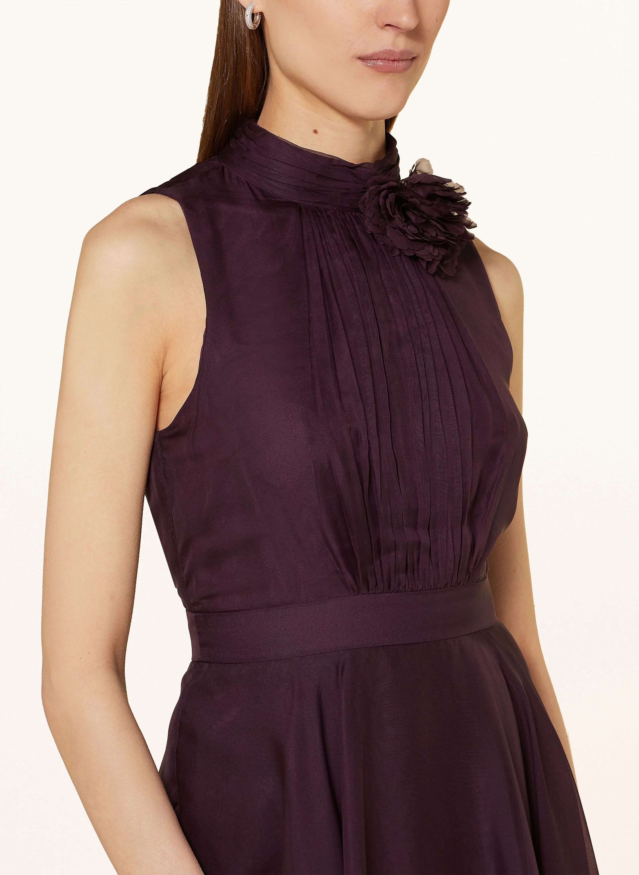 Phase Eight Kleid MAYBEL mit Cut-out und Plissees