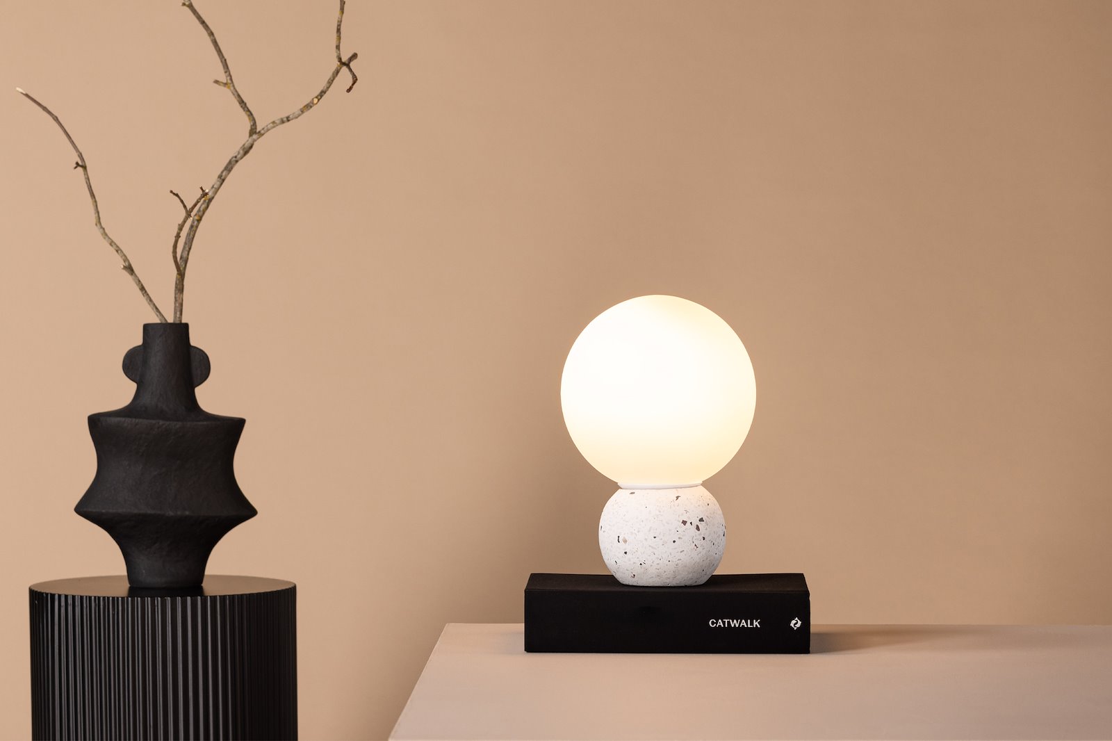 Metz bordlampe Hvit med hvitt glass