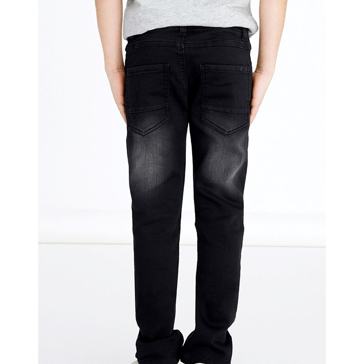 DÊ UM NOME A ELE<br>Calça jeans reta