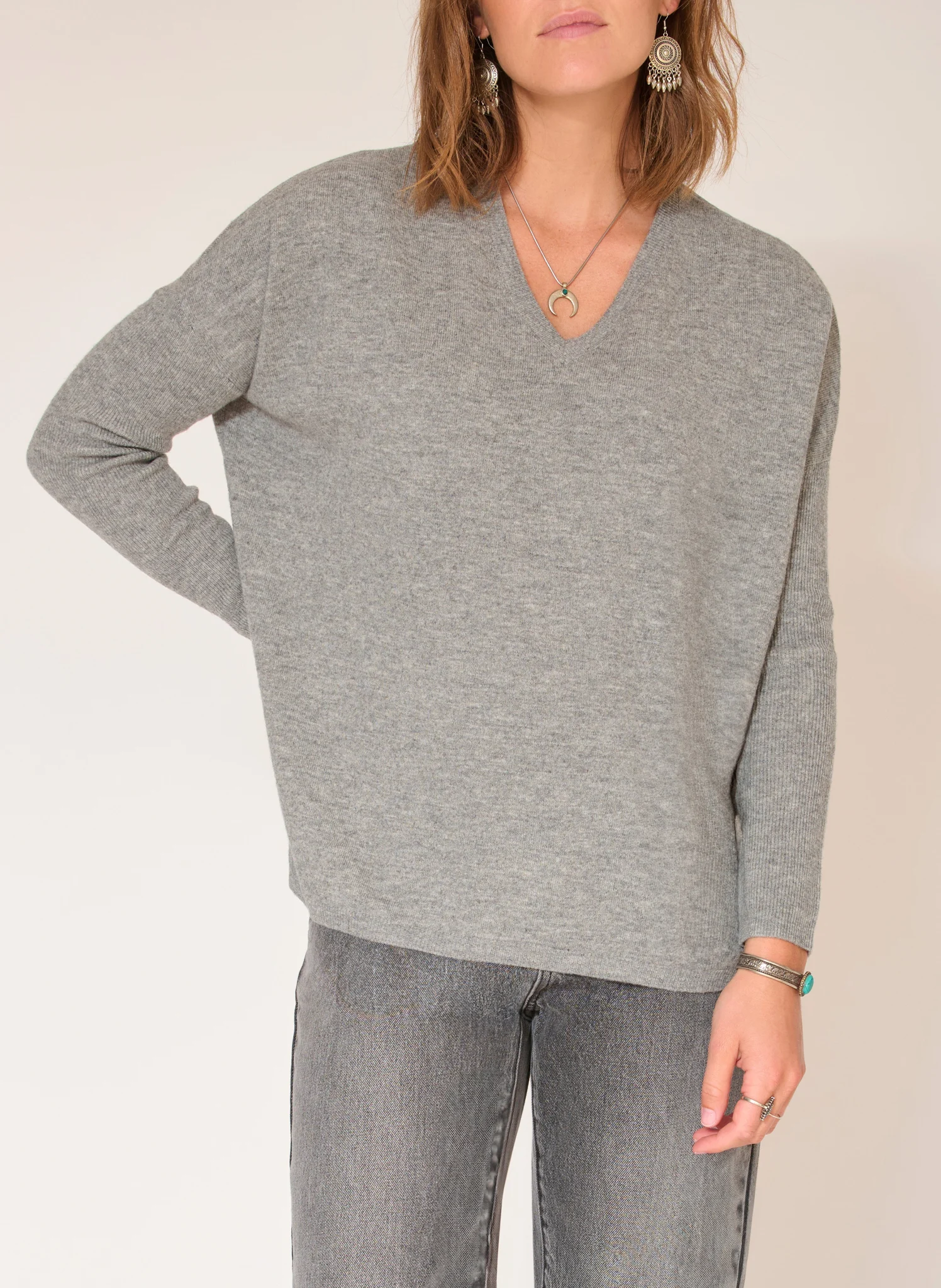 KOUROU - Pull ample col V en laine| Gris
