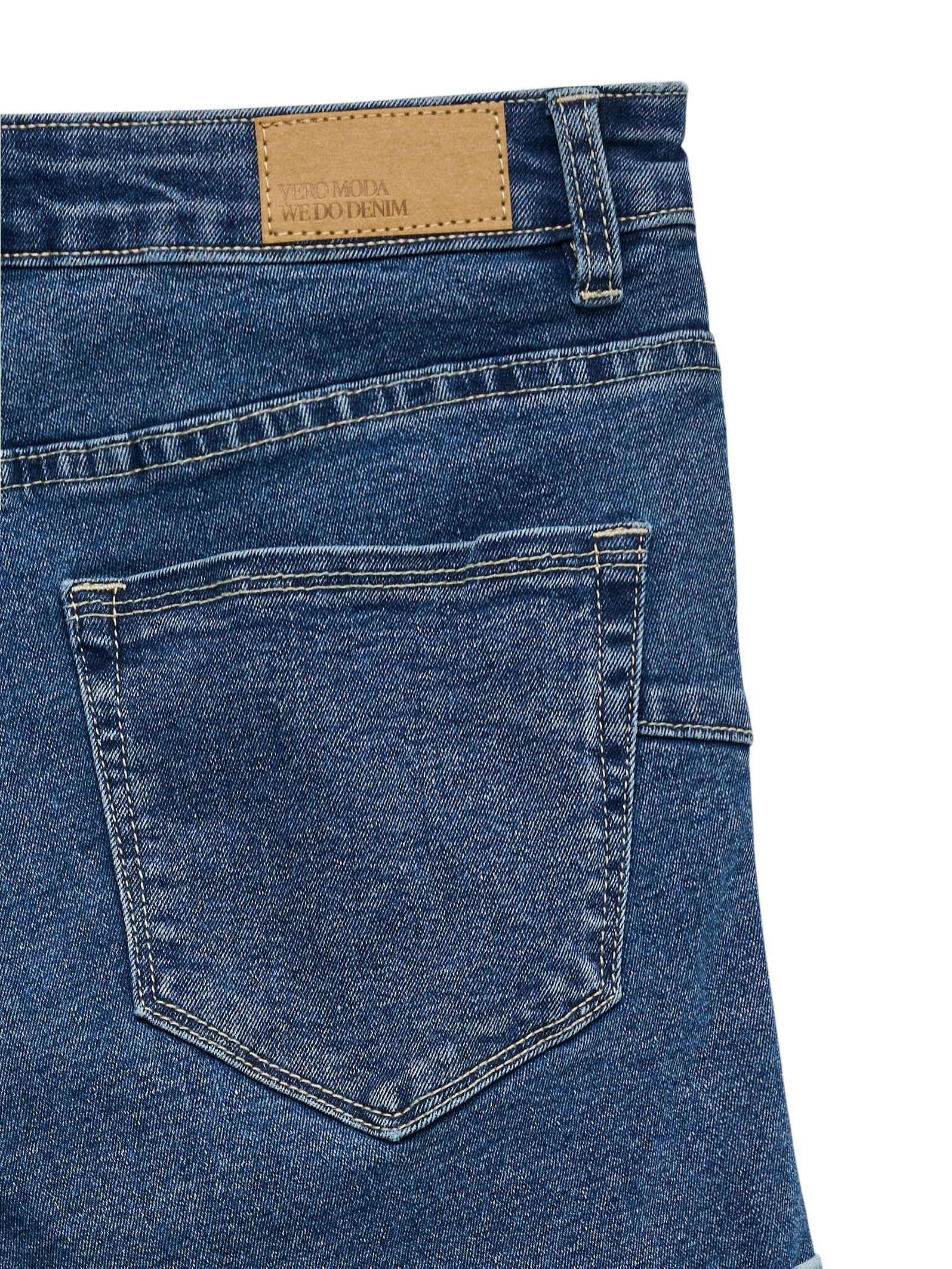 Vero Moda Jeansshorts »VMLUNA MR FOLD SHORTS MIX GA NOOS«, mit Umschlagsaum