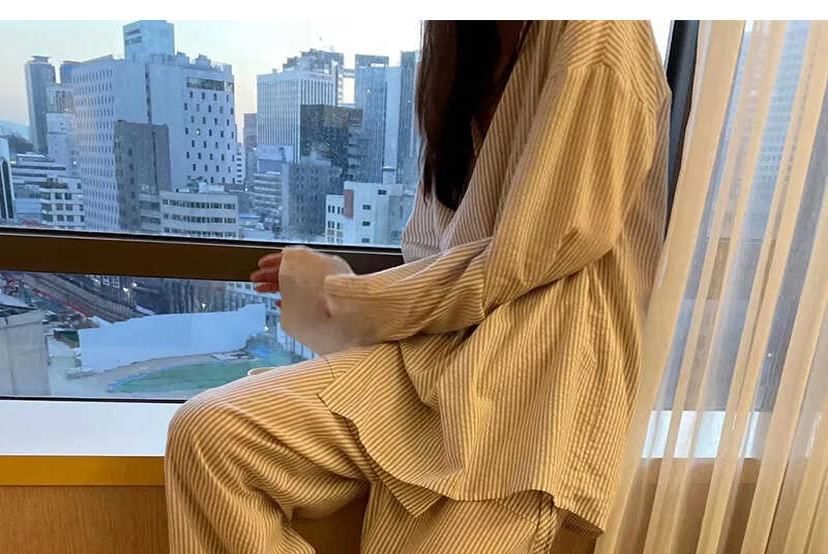 GOUB - V-hals pyjamaset met krijtstreep