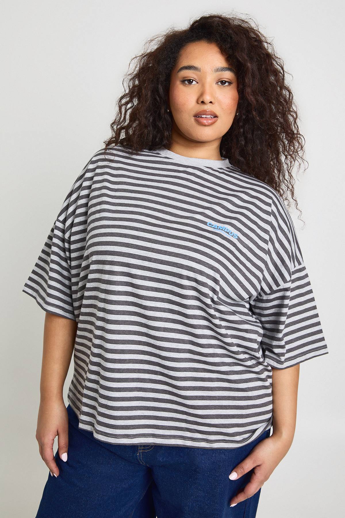 boohoo Haut Grande Taille À Rayures Manches Courtes Oversize
