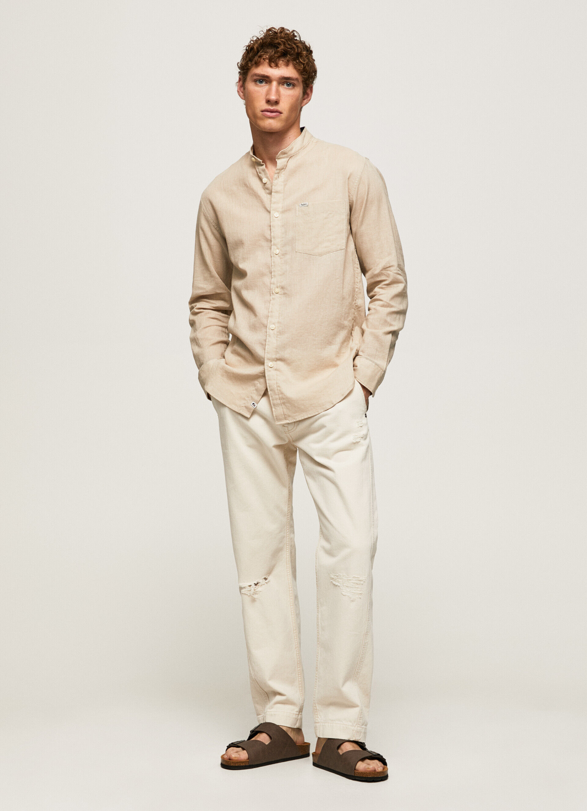 Camisa de corte regular em linho - bege malte