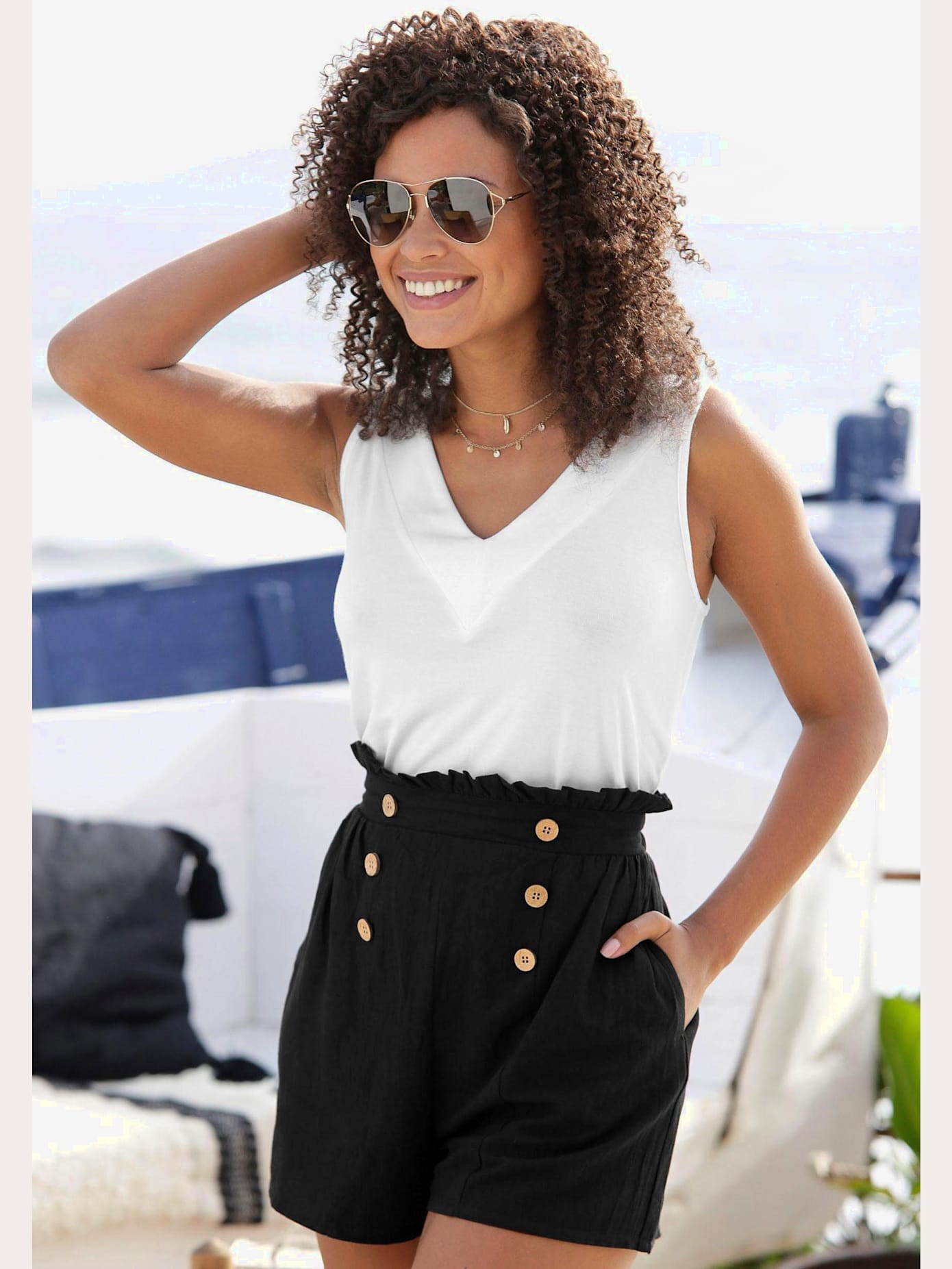 Shorts boutons décoratifs imitation bois devant