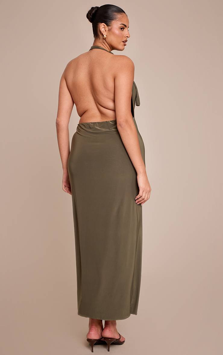 Vert Olive Robe Maxi Grande Taille Col Licou En Tissu Slinky Avec Détail Boucle