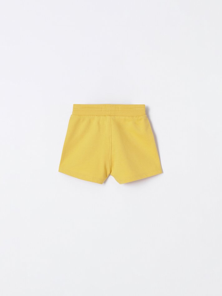 Conjunto de camiseta estampada e bermuda - Mostarda