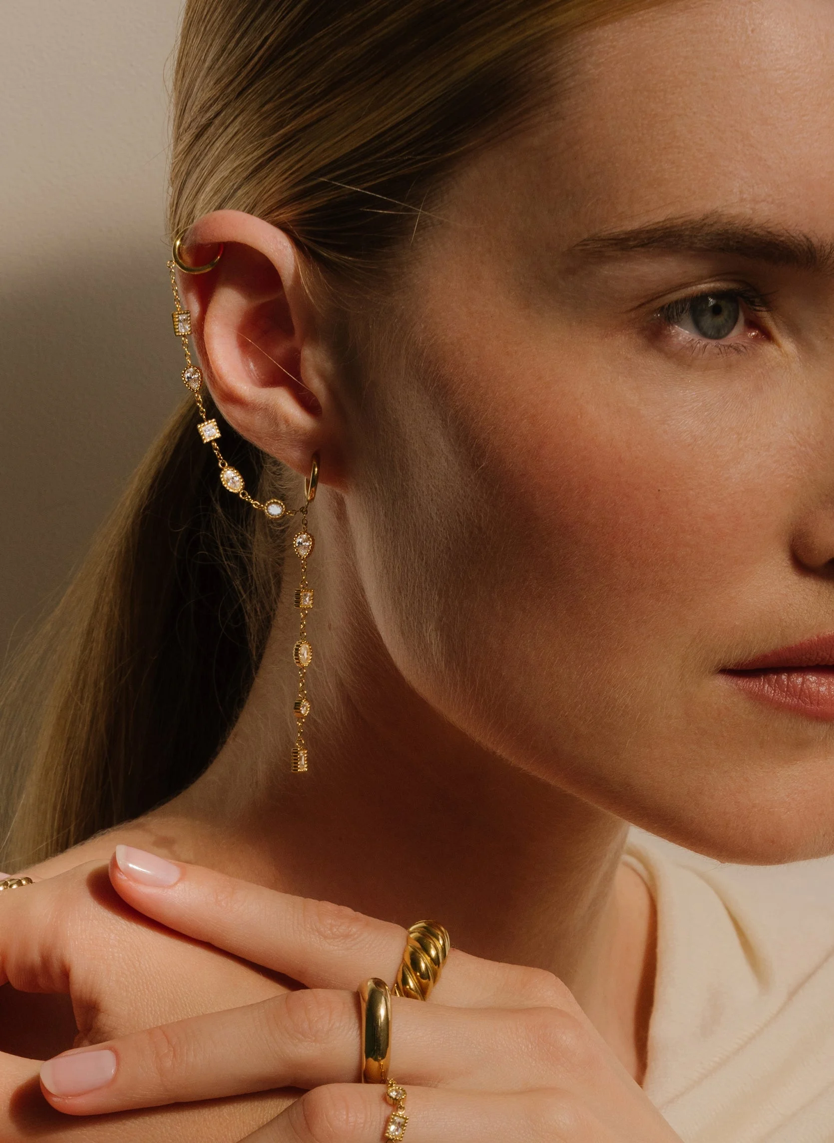 ASHA ÉTOILÉE - Boucle d'oreille pendante asha étoilée | Blanc